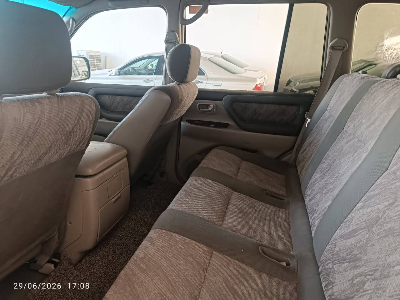 السلام عليكم بيع او مراوس سياره بدون ضرر قطع واحده صبغ  جاهزه كير عادي محرك سته سلندر موديل 2002 رقم جديد سنويه 2031 تحويل مباشر سعر 135 عنوان السياره النجف الاشرف ***********
