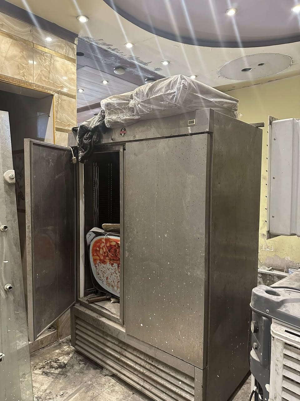 سلام عليكم غراض مطاعم البيع
برادات سل استيل 2
دكت ساحب دهون 14 متر كامل هوا ولمسحب
كراسي 20 كرسي 
بوب زجاج ضغط عالي 2 ابو المتر 
عراضه مبطوحه بيه ليك 
شوايات كص جدد ما مشتغلات كاملات هنه ول شياش 
قلايات كرسبي وفنكر العداد ثنين 
عربه مال جاي جديده بس متروكه هيه ول بريمز
جدوره سل استيل مال عرض وتحميه العداد 10
طباخ 3 عيون الطول متر ونص 
تنور مال مطاعم جبير 
اتصل وشنو تريد بل خدمه
رقم الهاتف *********** 
مكان بصره
