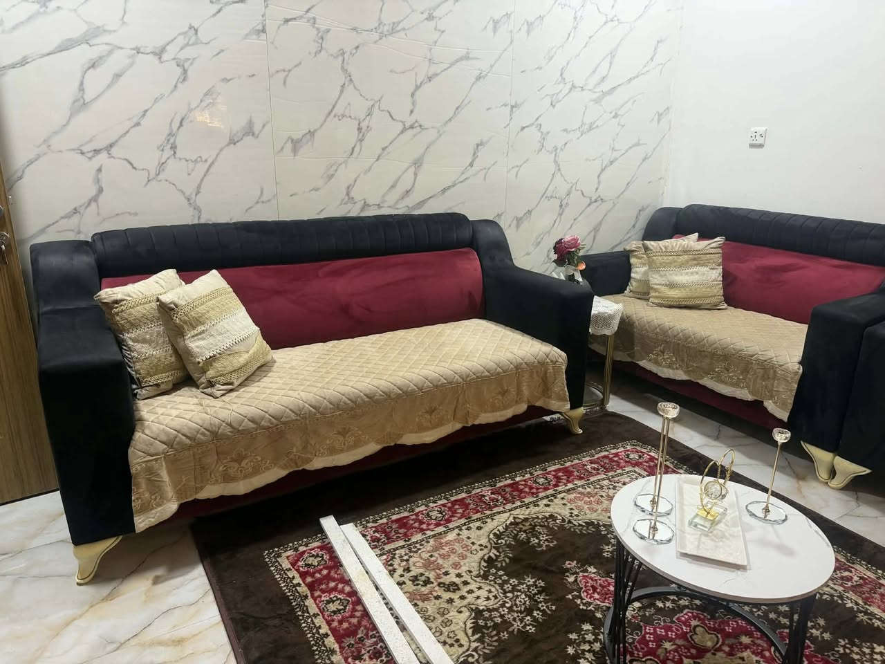 تخم ١٠مقاعد تفصال بعده جديده
للبيع كلش نظيف

للاستفسار ع الرقم ***********
