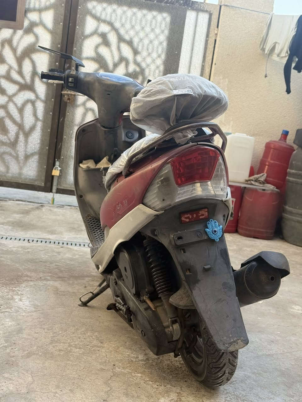 السلام عليكم ماكس منغولي دراجه رمبة
خير من الله ربع مذب عليها زنون اصفر ابيضّ 
كهربائيات كلها شغالة دراجه شلعه معدل 
تايرات تخم جديد سلف هندر دراجه خير من الله السعر 950 وبيها مجال للشراي 
 واتساب ***********
