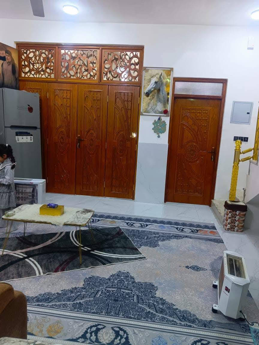 بيت زراعي بسديناويه
 مساحه ١٠٠م مقابل مدرسه صفي الدين
بناء درجه أولى طابوك صب كونكريت بورسلين هندي
واجه حجر هندي
أبواب خشب صاج تسكام
أبواب حديد وشبابيك تسكام 
خدمات فول ماي ومجاري وكهرباء انترنيت ضوئي وشارع تبليط
يتكون من غرفه وصاله ومطبخ ودوانيه وحمامات داخليه وخارجه
مشمول بالتطويب ١٠٠٪
***********
