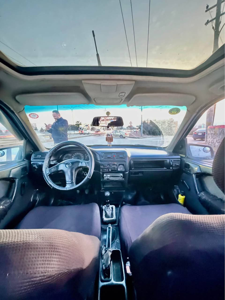 ئۆپڵ ڤیکترا مۆدێل 1993 مەکینە 1.8 گێڕ عادی مەکینە و گێڕی بەشەرتی 10فیتەر دەعمو لێدراوی نییە  سەنەوی بەسەرچووە هەزەی هەتا2027تازەیە کارەبای کامل بەشەرت چرکەی تیانییە 250مەسرەف تیانییە 4تایە و ویلی پاکی لەسەرە   لە دەعامی پێشەوە بۆ دەعامی دواوە بەشەرتی 100فیتەر سەیارەکە ماڵی دۆستە بەس ماشااللەی دەوێت وەکالەتی بەناوی خۆمەوەیە تەحویل بڕاوە غرامە بەشەرت 
ئاسیا/***********
کۆرەک/***********
سعر/42گەڵاو معامەلە السليمانية, العراق
