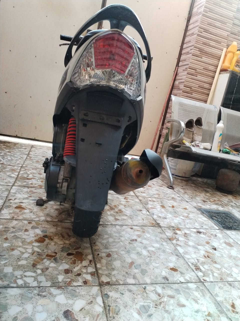 السلام عليكم للبيع دراجه ماكس عدله دراجة حلوه وبلادية مكينة ناعمه دراجة جاهزه نقصه بس اشاير اماميه ميشتغلن مكاني حله قرب مركز ثورة رقمي *********** سعر ب550 وبيه مجال بسيط
