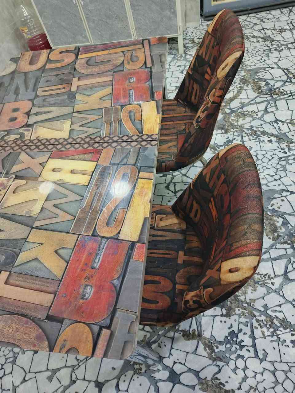 السلام عليكم اخوان ميز طعام مستخدم شي قليل ويا 4 كراسي السعر 225 وبي مجال لطيبين وهذا رقمي للتواصل ***********
