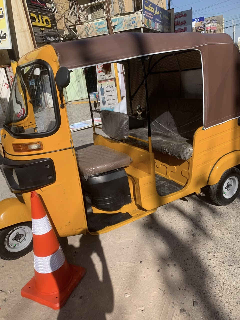 السلام عليكم تكتك ثمنطعش  للبيع
تكتك نضيفه  بس دوسات معمره   رقم نكليزي. السعر سته. وبيهه مجال حكً. جيه ‭0771 477 3981‬
