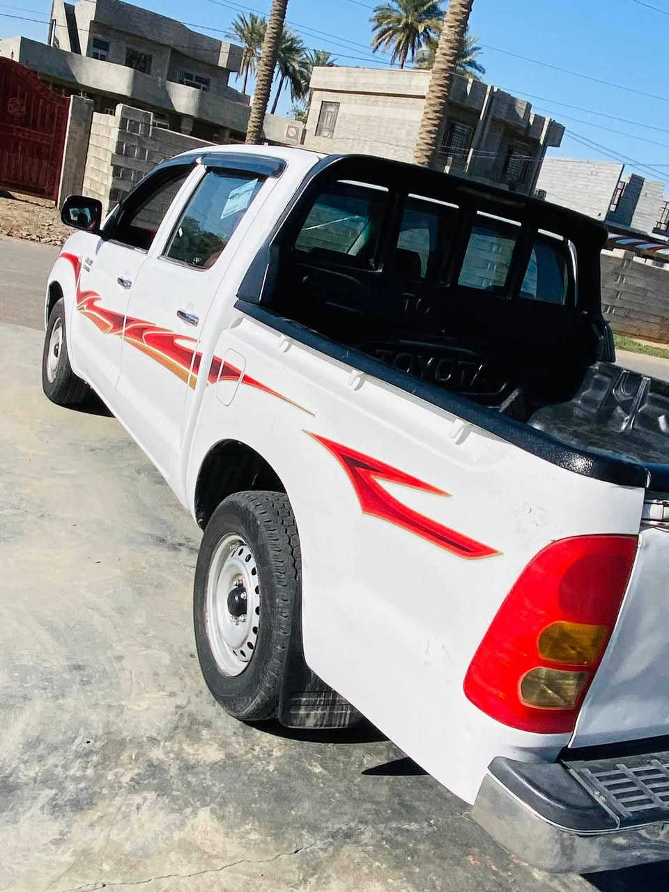 سلام عليكم للبيع تيوتا هايلوكس مديل 2011 السياره جديدة كير محرك مكفولة تخم تاير جديد السياره خير من الله ومكفول كفاله عامه السعر 158 بيه شويت ملاحظات الاستفسار الاتصال على الرقم  *********** متواجد واتساب مكان السيارة البصرة الزبير.
