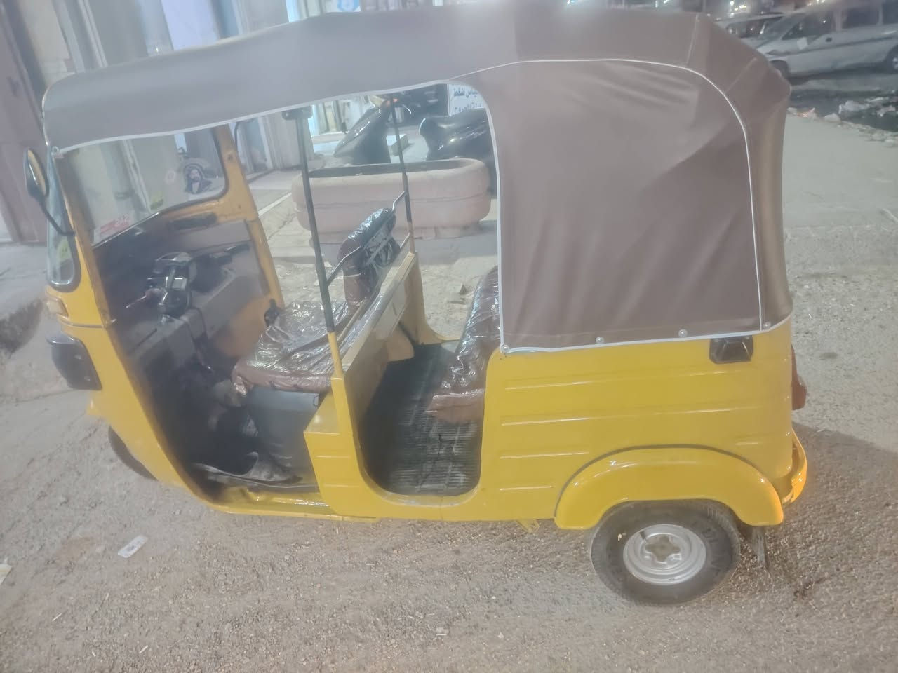 سلام عليكم تكتك 19شهر 12 رقم وسنويه بأسمي  التكتك معمر بيها دوس ولغد وبيها صبغ مكينه خير من الله سعر6000,000ملاين وبيها مجال  مكاني بغداد مدينة الصدر ***********
