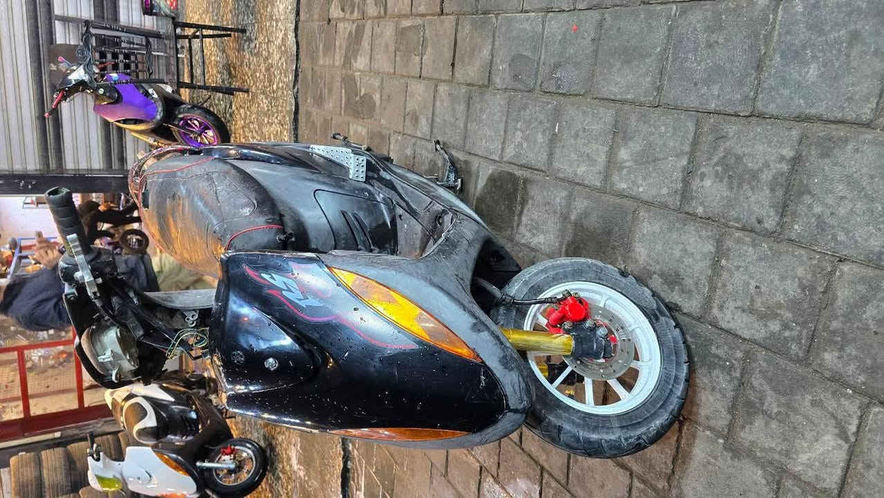 سلام عليكم عدله نضيفه دراجه و ناعمه و ملحه تزويد خفيف البيع سعر ٥٠٠ وبيه مجال قليل حك جيه مكان بغداد لامين ثانيه شارع نواب رقم *********** الكصه موجوده تفاصيل خاص
