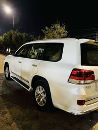 لاندكروزر 2018 رقم بغداد عداد المشي 93 الف حقيقي وايتديشن مكفوله من ال...