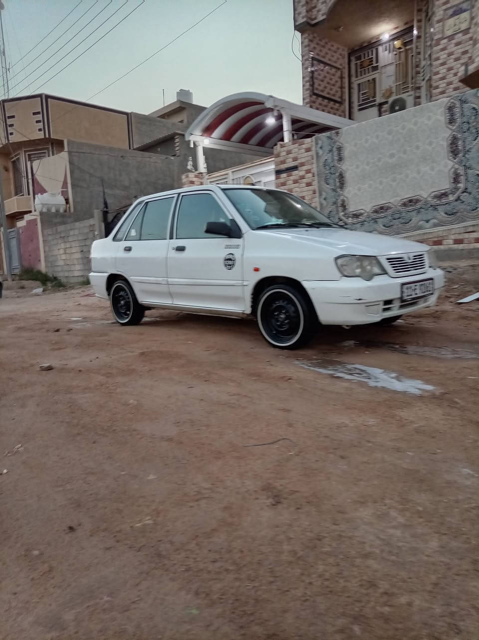 سلام عليكم سايبه للبيع فقط
مديل 2013 جاملغ ايسر مبدل 
بدون دواخل تبريد كير مكفولات
تخم تاير باتري جديد 
بيه تنقيص قليل السيارة
بسمي العنوان كربلاء حي الاطارات
السعر 38 وبيه مجال قليل 
***********
