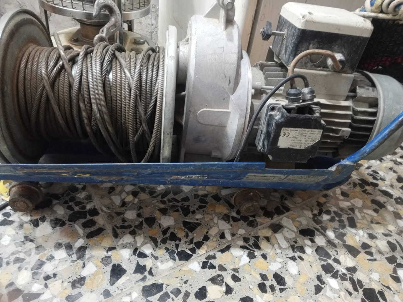 عندي موطور ونج يطالي للبيع السعر ٣٥٠ بغداد التاجي ***********
