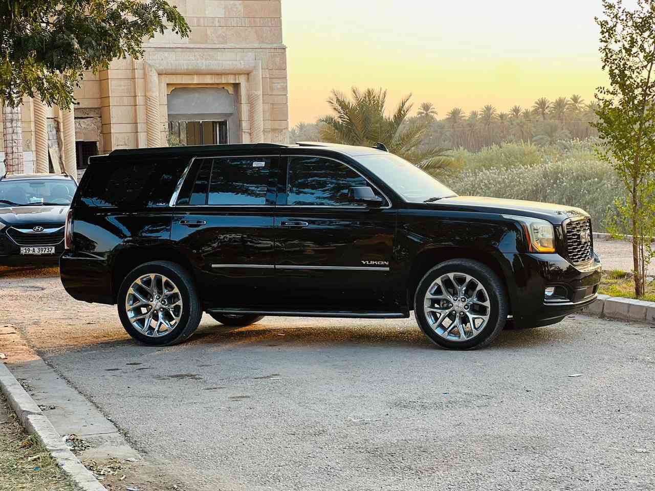 سلام عليكم GMC  يوكن سياره كفاله عامه من كلشي وارد كندي  فول مواصفات رقم بغداد الجديد  كير مكينه   كفاله عامه السياره من كلشي.   كشنات ملكي   تدفه تبريد.    سياره  مواصفات دنلي  كشنات كهرباء باب الخلفي كهرباء  لايت زنون  حساسات. بيه شاشه الجبيره   و قاصه  بيه المكان                            مكان البصره الزبير.                                                                           الاستفسار  ***********.                 ***********
