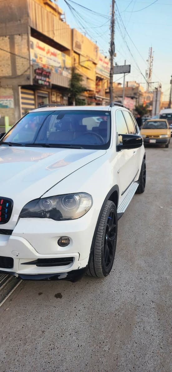 BMW-E70-X5'-2007
سيارة جديدة بمعنى الكملة واحلى من الصور .!
مكينة ٨ سلندر ٤.٨ 
فول مواصفات نظام كامل كيسلس تشغل السيارة بدون متخلي البصمة بالكاس فتح وقفل السيارة من جميع الابواب و٧ راكب 
خليجية بدون اي حادث او ضربة او صبغ عدا الدعامية الامامية! 
رقم بغداد الجديد بأسمي سنوية لغاية ٢٠٣٠ هزة جديدة 
مكاني بغداد 
*********** واتساب مفتوح ..
