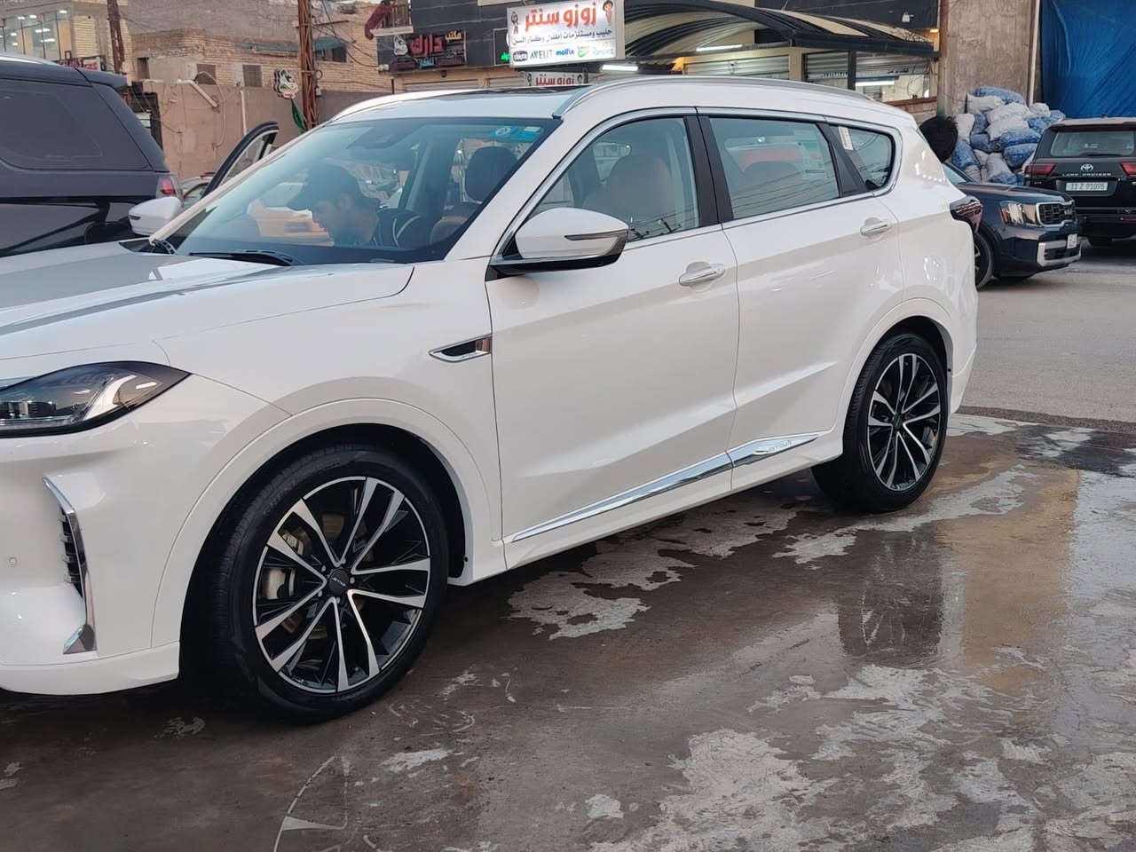 السلام عليكم

جيتور x70 بلص فئة لكچري موديل ٢٥
النوع المحرك 1.6 تيبربو 
عدد البصمات 2
تخم تاير جديد 
ادامة كاملة للسيارة 

الممشى الحالي ٤٢ الف كيلو 

الرقم بغداد مميز جدا باسمي والتحويل مباشر 

موقع السيارة بغداد  

ابرز الموصفات والانظمة 

السعة 7راكب عائلية بامتياز 

انارة داخلية ٧ الًوان متغيرة و انارة سقف اضافية

التبريد شاشة لمس قطعتين تبريد ب8فتحات توزيع مع ثلاجة 

شاشات وكامرات

شاشتين دجتال متصلة ومنضومة كامرات 360 درجة مع رؤية فوقية 3d

حساسات خلفية وامامية الراحة والرفاهية 

بانورما قمارة كاملة 

كشن سائق وبصف السائق كهرباء 

مع صندوق فتح وغلق ذكي كهربائي 

اربع جامات اوتو 

نضام انعكاس الهاتف اندر ويد +ايفون انعكاس الشاشة 

منافذ يو بي اس عدد 4

شحن لاسلكي بالهاتف

انضمة ذكية 

بصمة 

ابواب ترحيب عند الاقتراب 

فتح وغلق السيارة تلقائي 

مرايا جانبية كهربائي طي اوتوماتيك مع اشارات بالمري 

انضمة الامان ومساعدة السائق 

رادارات تحديد مسار

تنبيه الخروج من المسار 

نضام النقطة العمياء

مثبت سرعة هاند بريك دكمة كهربائي 

نضام اوتو هولد نضام مانع انزلاق 

وضعيات القيادة متعددة 

وضعيات تحكم مختلف بالستيرن 

السيارة نضيفة جدا استخدام شخصي 

وباقي المواصفات معروفة 

السعر  185 ورقة وبيهة مجال

للتواصل 

***********
