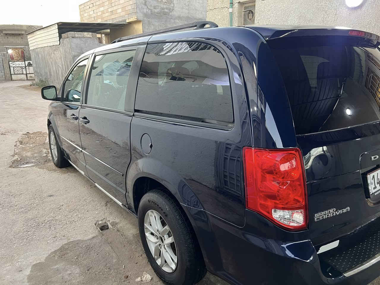 سلام عليكم 
دوج كرفان 2012 وارد امريكي حادثها جاملغ و بنيد 
السيارة مبدل بنيد بلادي و صبغ الجاملغات الأمامية +الباب السايق + قبق الجنطة موجود سونار للسيارة 
محرك 6 سلندر 3600 
السيارة كير + مكينة + حدادية أمامية و خلفية تبريد 3 قطع + تدفئة و تبريد ثلج ادامة كاملة للتبريد ادامة للمكينة 
كهربائيات السيارة كلها شغالة و جاهزة لايت اصفر و العالي زينون سكنات كلها شغالة حساسات + مري جانبي سستم سماعات كلها شغالة 
تحكم ستيرن مثبت سرعة حساسات خلفية تخم تاير جديد سبير جديد دواخل صاج 
رقم بصرة الإنكليزي الجديد سنوية 2030 تحويل مباشر مكفولة من الكصة و العيب الشرعي و الغرامات و كلشي سيارة جاهزة على آخر شي مال جناي 
كلشي بالسيارة شغال و جاهز ما ناقصها اي شي نهائياً تجي و تشوف بعينك و تفحص وين ما يعجبك 
مكان السيارة البصرة قضاء شط العرب الجزيرة 
السعر120 و بيها مجال 
رقم الهاتف:***********
