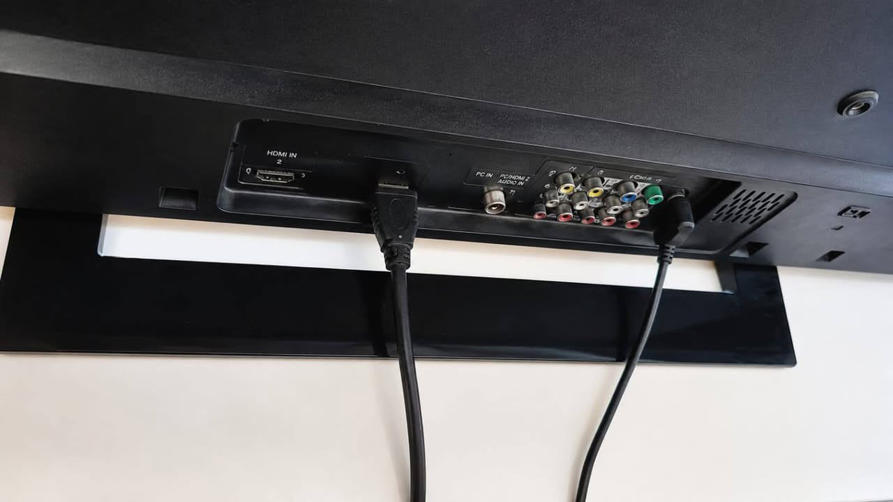 📺 للبيع شاشة SONY BRAVIA أصلية مع الرسيفر  — جودة يابانية معروفة 🇯🇵
✅ الموديل: KLV-40EX430

✅ الحجم: 40 إنج

✅ دقة عالية Full HD 1080p

✅ LED-LCD 

✅ منافذ HDMI + USB

✅ مناسبة للبلايستيشن 4 / Xbox / الرسيفر

✅ صورة واضحة وألوان ممتازة وصوت نقي

✅ استعمال بيت، نظيفة وشغالة 100% بدون أي مشاكل

💰 السعر: 180 ألف قابل للتفاوض للجاد فقط

📍 الموقع: بغداد – مجمع بوابة العراق

🚫 لا يوجد توصيل

✔️ البيع داخل بغداد فقط

للجادين مراسلة خاص.


**إذا كنت صاحب هذا الإعلان وتريد حذفه لأي سبب، رجاءا أرسل رسالة إلى الدعم الفني**