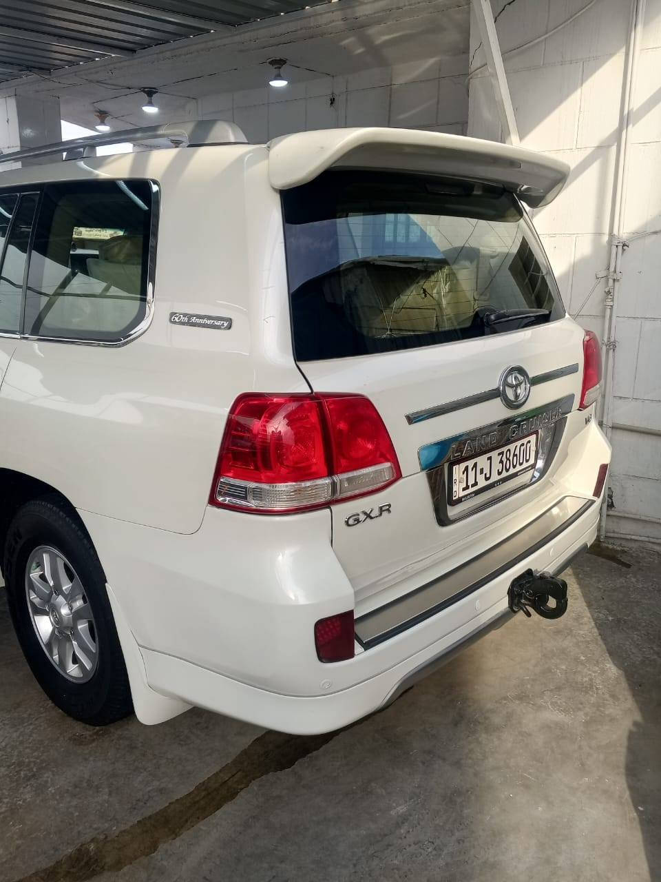 لاندكروز ٢٠١١ ستينيه كفاله عامه حته الدعاميات رقم بغداد انكليزي باسمي السياره جديده بمعنى الكلمه السيارة  احلى من الصور وبعد ما احجيلك مواصفات الستينيه كامرات محيطيه فتحه داخل جلد بقلاوه حساس امامي خلفي مكينتها جديده برغي ممفتوح بيها اتصال فقط مكان السيارة العمارة ***********
