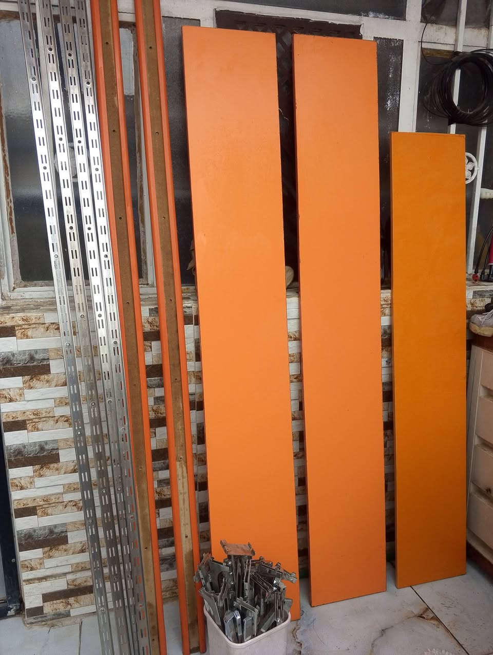 رفوف للبيع قيم واخذ بليرضي الله مكان بغداد ***********
