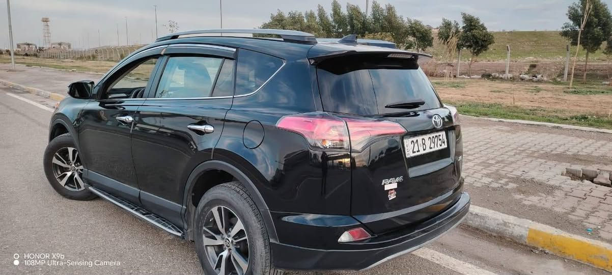 سلام علیکم تویوتا راف فور مودیل 2018 لون اسود سنویه جدیده ضررها بس شبر بارد بلــ صندوك و شبر بارد بونید محرك و كیر بشرط فول مواصفات سعرها 188وبیها مجال ***********
