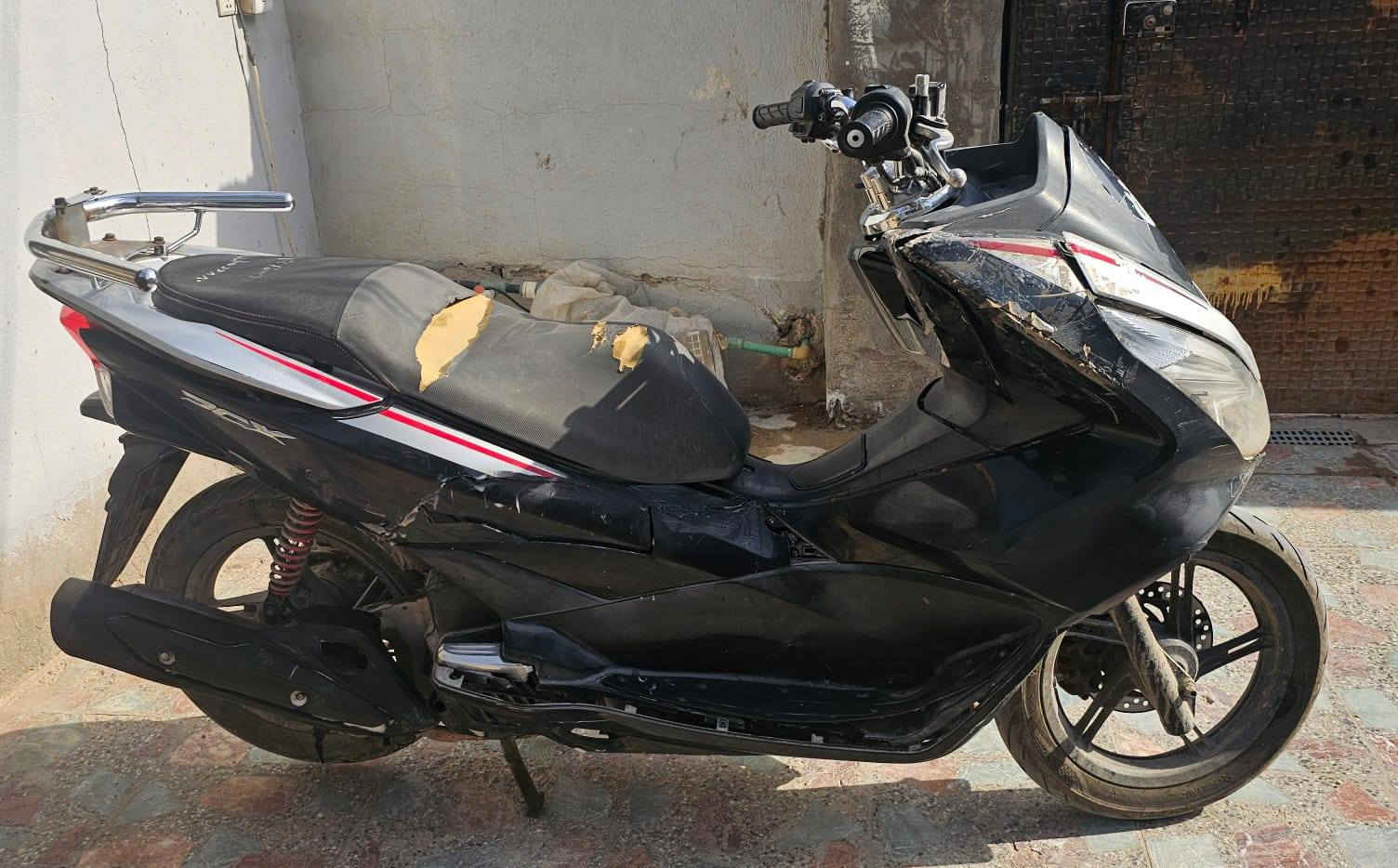 للبيع للبيع
دراجة PCX جيل،ثاني 

دراجة نظيفة فقط كفراتها تعبانة 
يعني الي ياخذها لو يعدلها لو يبدلهن بنسبه للكهربائيات كلها شغاله حساس زدحام شغال 
كلاجات قبل شهر سويتلها ادامه 
مكينتها مكفولة 
للاستفسار رقم تليفوني ***********
