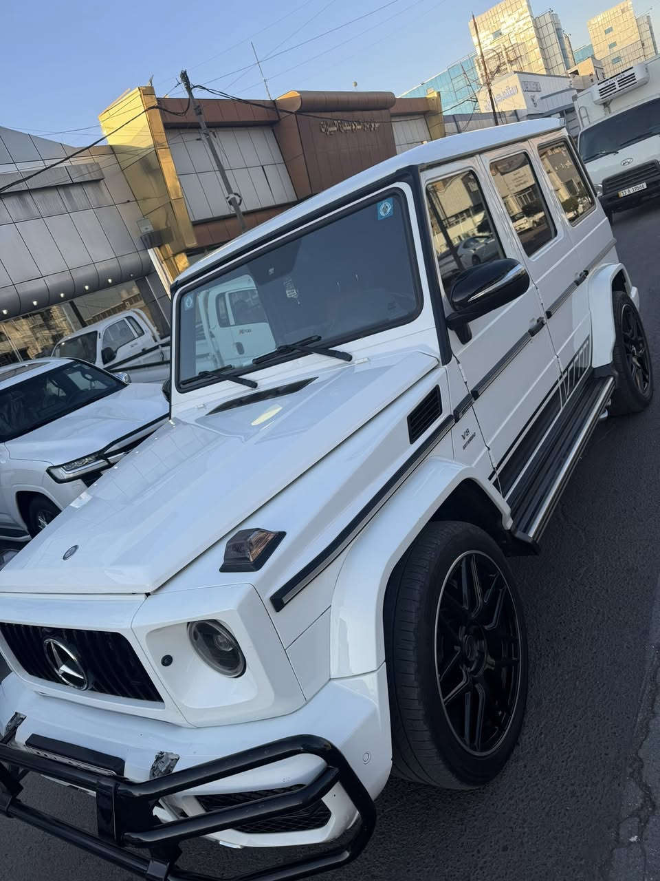السعر 3 شدات و80 ورقه بيه مجال
مرسيدس بنز فول فول مواصفات
لمواصفات :
الموديل: 2014
G-Class AMG 63 :النوع
الوارد: خليجي مكفول / فول مواصفات
محرك V8 سعة 5.5 لتر (Twin Turbo (550Occ - قوة تقارب 544
حصان
نظام دفع رباعي دائم 4MATIC
أنظمة تعليق رياضية AMG + 3 دفلكات كراسي جلد كهربائية بتحكم كامل + تبريد وتدفئة
ثلاث شاشات
نظام صوتي Harman Kardon فاخر
رادار أمامي
كاميرا خلفية + حساسات أمامية وخلفية نظام قيادة مخصص للطرق الوعرة والمدينة نحكم ستيرن + شيفتر خلف المقود إنارة LED نهارية + زينون ليلي
فتحة سقف كهربائية
جنوط AMG قياس 20 إنج
إضاءة محيطية داخلية
 
***********
