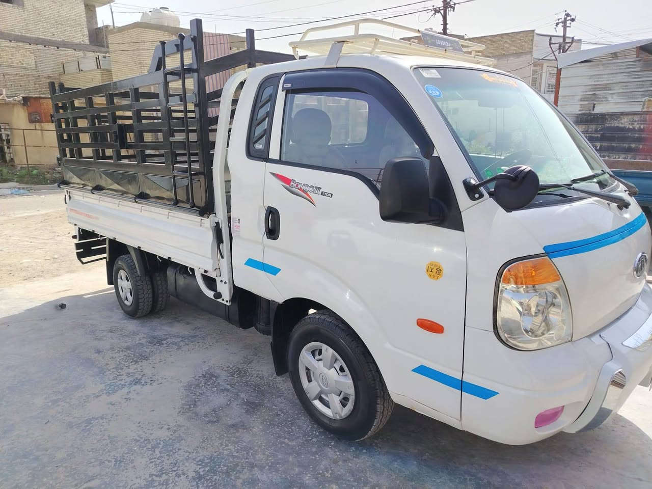 كيا بنكو موديل 2006 مسكر بم ونوزل 
جاهزة من كل النواحي كبل لشقل 
صبغ مكانات اثر جراد 
محرك جديد
رقم بغداد إنكليزي بسمي تحويل مباشر 
تبريد 🥶 
تخم تاير امامي خلفي جدد 
سنتر لوك+ شاشة 
استفسار اكثر الاتصال ***********
