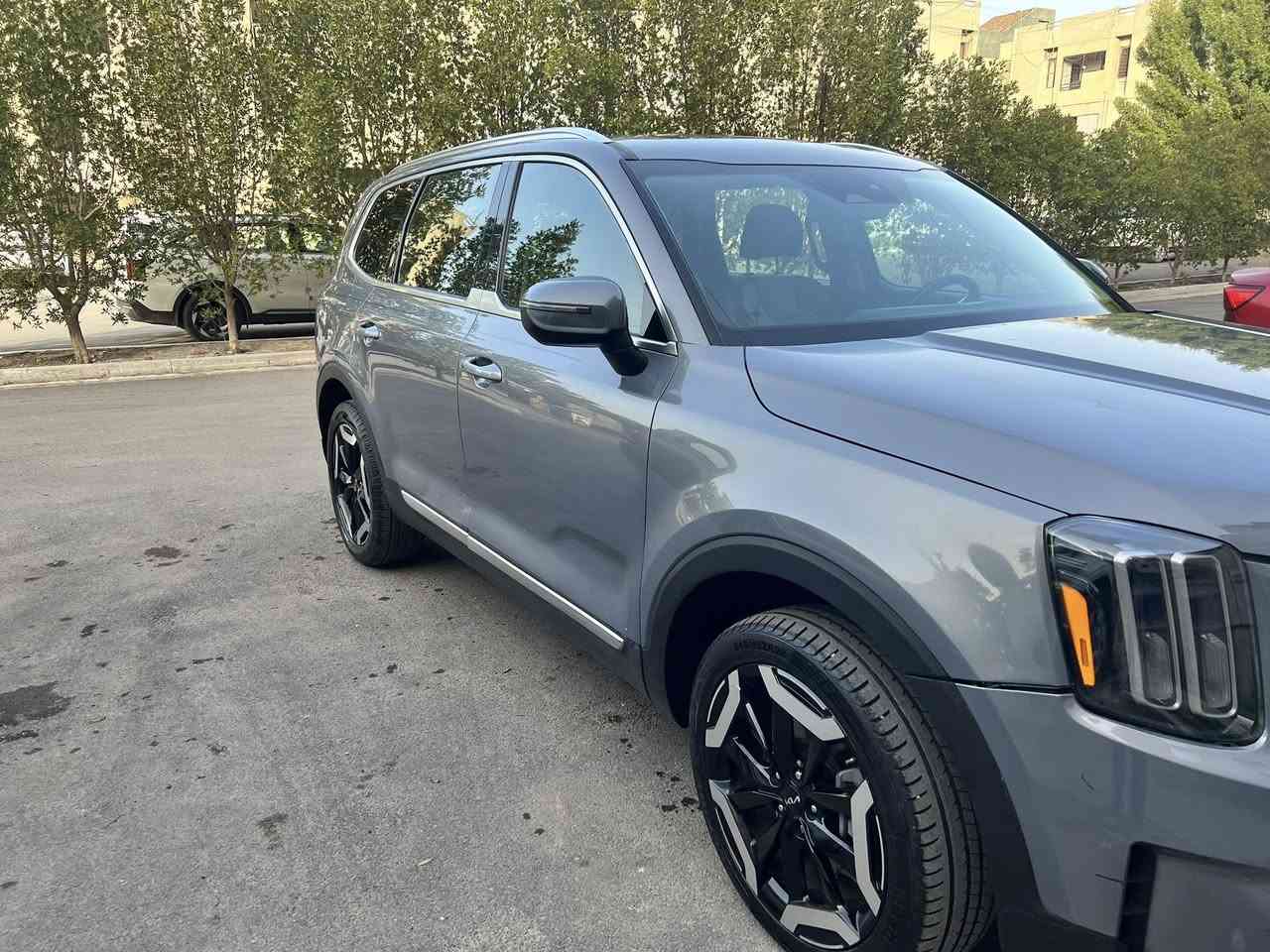 كيا توليراد2024 Ex
لون مميز بنفسجي

 رقم بغداد

 ماشية 34600KM 

مـواصـفاتها 

فئة Ex 
سلندر 6 Gdi 
فتحة سقف
بصمة
تشغيل عن بعد
كشنات كهرباء
 كشنات تدفئة تبريد
تحديد مسار
تحكمات ستيرن
نضام ابل كاربلاي
اندوريد اوتو
كشنات جلد 
كشنات منفصله VIP 
عدسات زينون
شاشة متصلة
مانع تصادم امامي/خلفي/جانب
اوتو هولد
اوتو ستوب
اشاير بل مري
لايتات امامي خلفي LED
مري شفط
جنطة كهرباء
7 لراكب كشنات فصل
صور الحادث مرفق 

سعرها 27500$

*********** 
بغداد حي الجهاد
