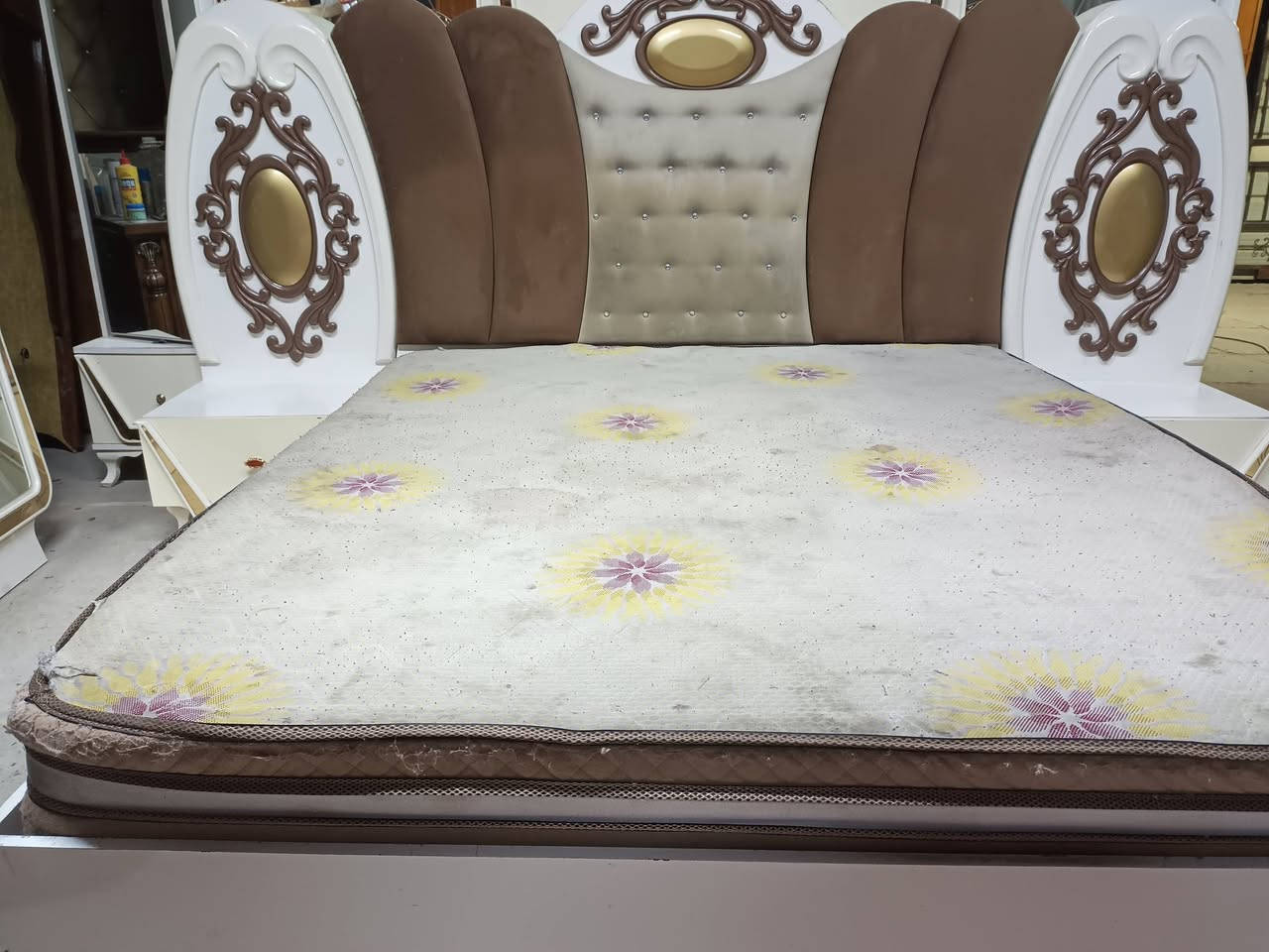 عندي غرفة نوم للبيع مكاني بغداد أبو دشير ***********
