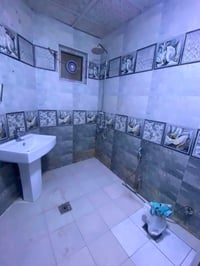 للايجار ١٠٠ متر السييديه قرب منتزه مستوصف يحتوي صاله مطبخ خدمات ٣ غرف ...