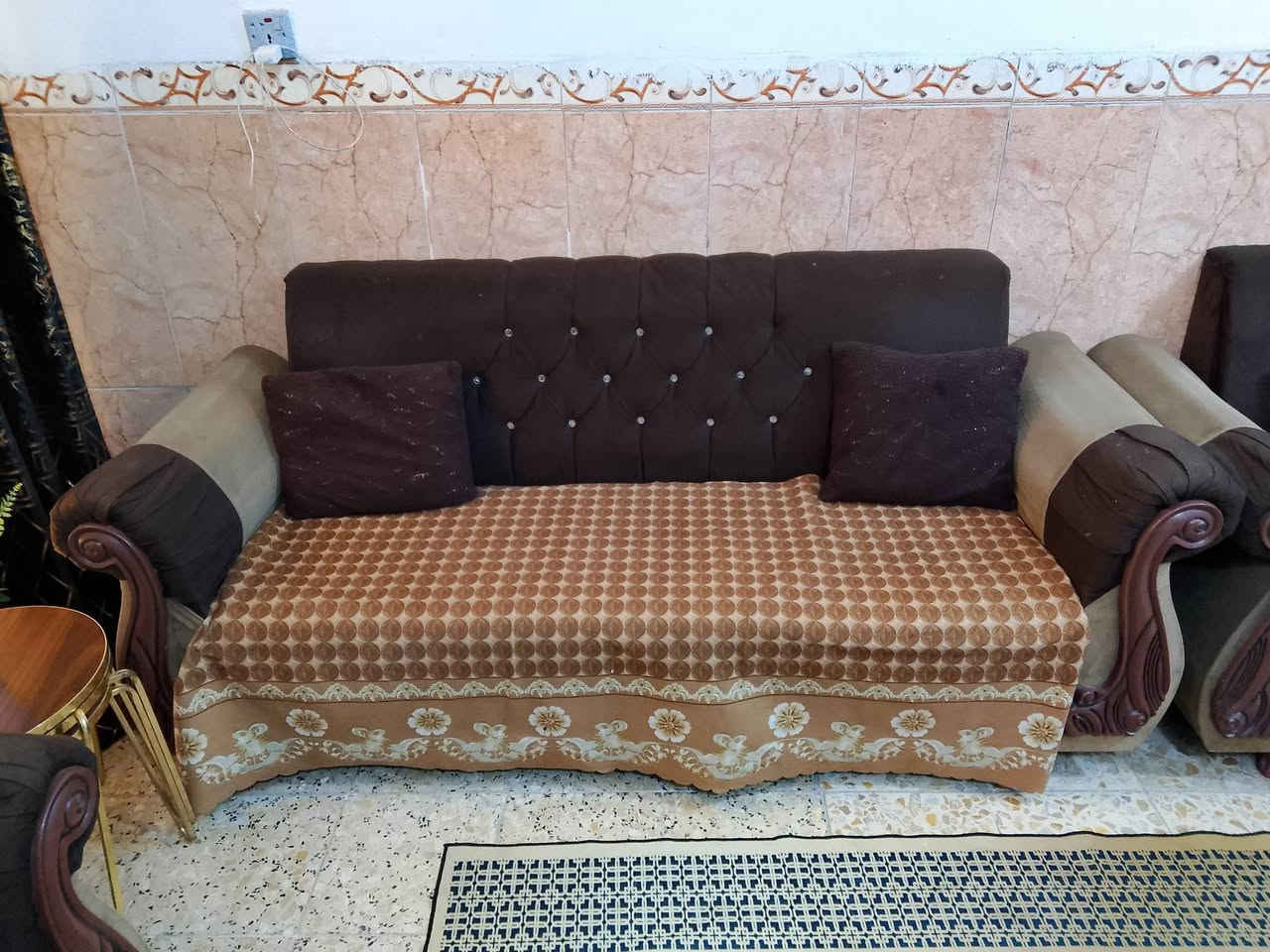 يا الله 

السلام وعليكم 

عندي نص ضخم قنفات للبيع نضيفات مال بيتي 

السعر 125

الموقع منطقه الشعب شارع الصحه قرب جامع الحق 

اتصال على الهاتف 

***********
