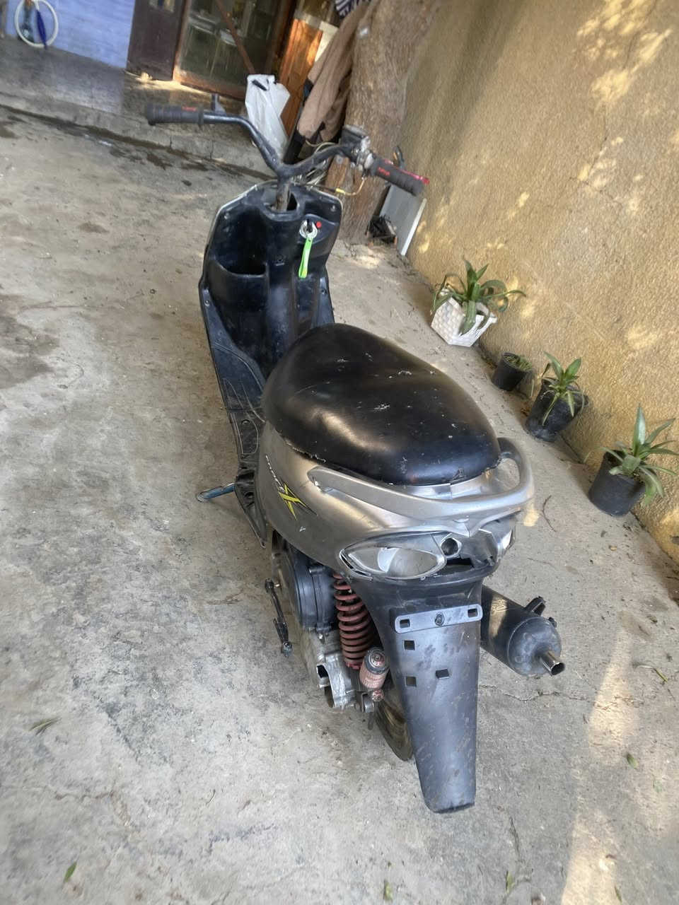 سلام عليكم دراجه قجمه للبيع أو مراوس  الدرجه شوفت عينكم مكينته زينه مكان بياع شرطه الخامسه سعر ٢٠٠ قفل ***********
