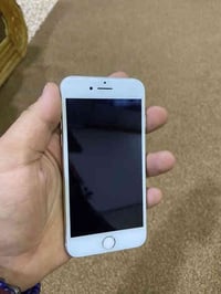 ايفون ٨ عادي ذاكره٦٤ باتري ٧٠  مبدل شاشه وبي فطر للضهر سعرو٧٥ الف بي م...