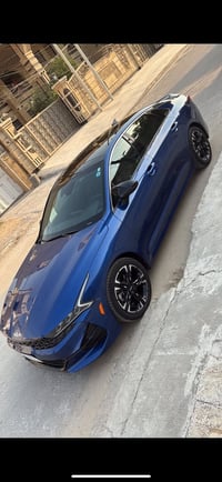 K5  GT LINE موديل 2022 ماشيه 43mi معوقين باقيلها سنتين سياره على أيدنه...