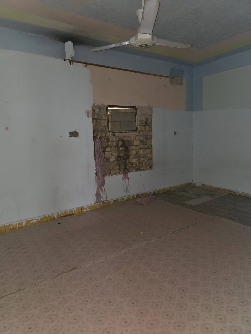 السلام عليكم للبيع دار سكن قرب الفضليه خلف مشتل فدك علئ الشارع العام طريق ناصريه سوق موقع مميز بناء نصف قديم نصف جديد ينباع بسعر قطعه  مساحه180م زراعي سعر مناسب جداا 30 مليون ستفسار ***********
