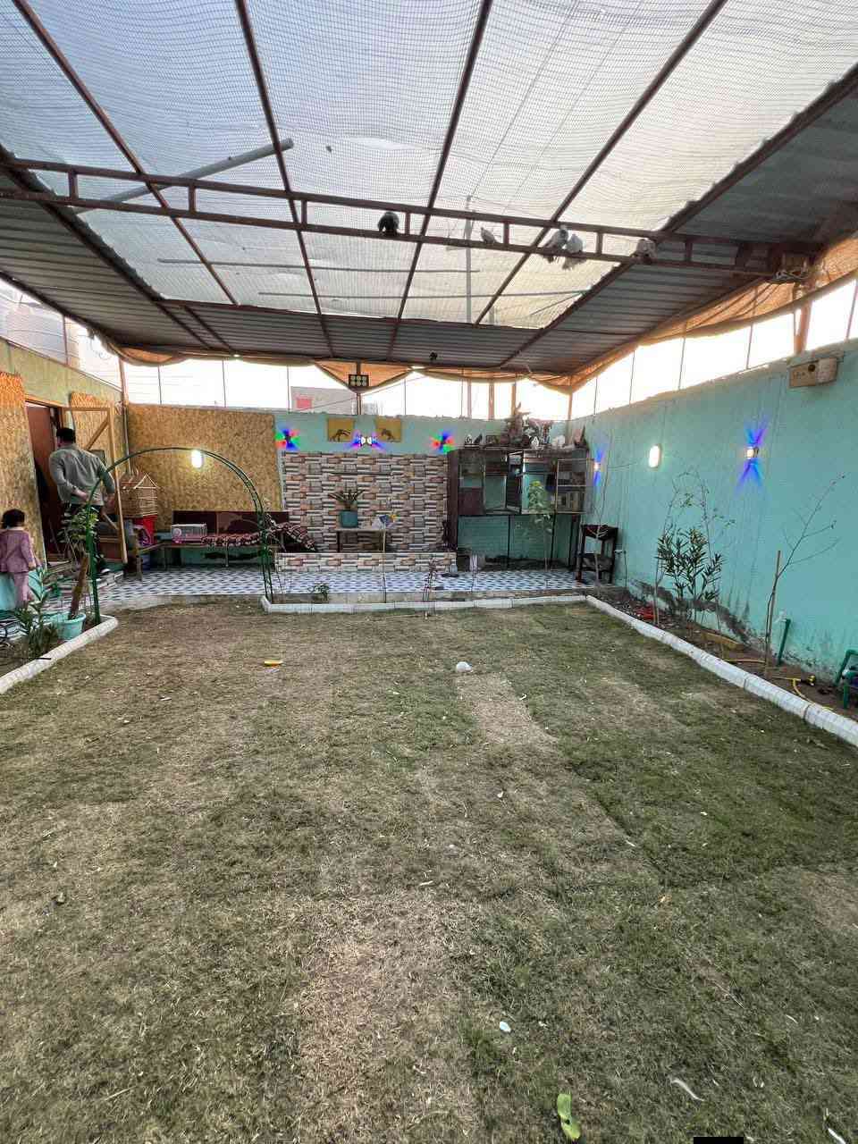 #يتوفر_بيت_مساحه250م_مع_حديقه_مساحه
بناء البيت 150م طبعن البيت بناء حديث ويحتوي 
على 3غرف نوم غرفتين جوه وغرفه فوك صاله كبيره واستقبال  ومطبخ وصحيات داخليه وخارجيه شغل البيت جبس بورك شغل متعوب علي والبيت كلش مرتب يقع على شارع تبليط 10م نوع العقار طابو صرف مالك عراقي نموذج 25 السعر المطلوب 130بي مجال العنوان ابي الخصيب العوجه شارع حسينه الانوار
***********
