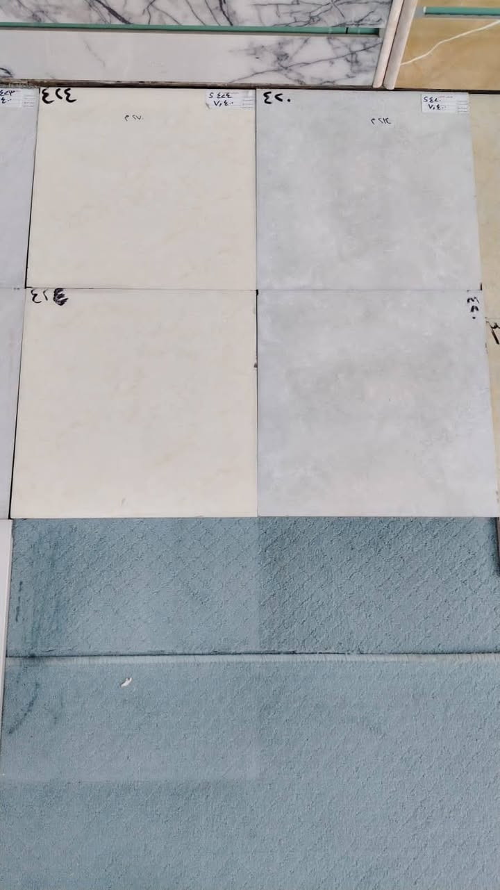 #بضاعه_جديده_وبسعر_الجمله
يتوفر لدينا أرضيات حمامات قياس 40×40
 سُمك : 12,5ملم و 14ملم و 20 ملم خشن
المنشأ : إيراني درجه اولى
شركة : كيميا, روس بوليس , ألماظ
سعر المتر للحامضي ١٠ الاف
سعر المتر الغير الحامضي ١٣ الف
#يوجد توصيل لجميع محافظات العراق
#للحجز والاستفسار التواصل 
واتساب  0783 624 9927
