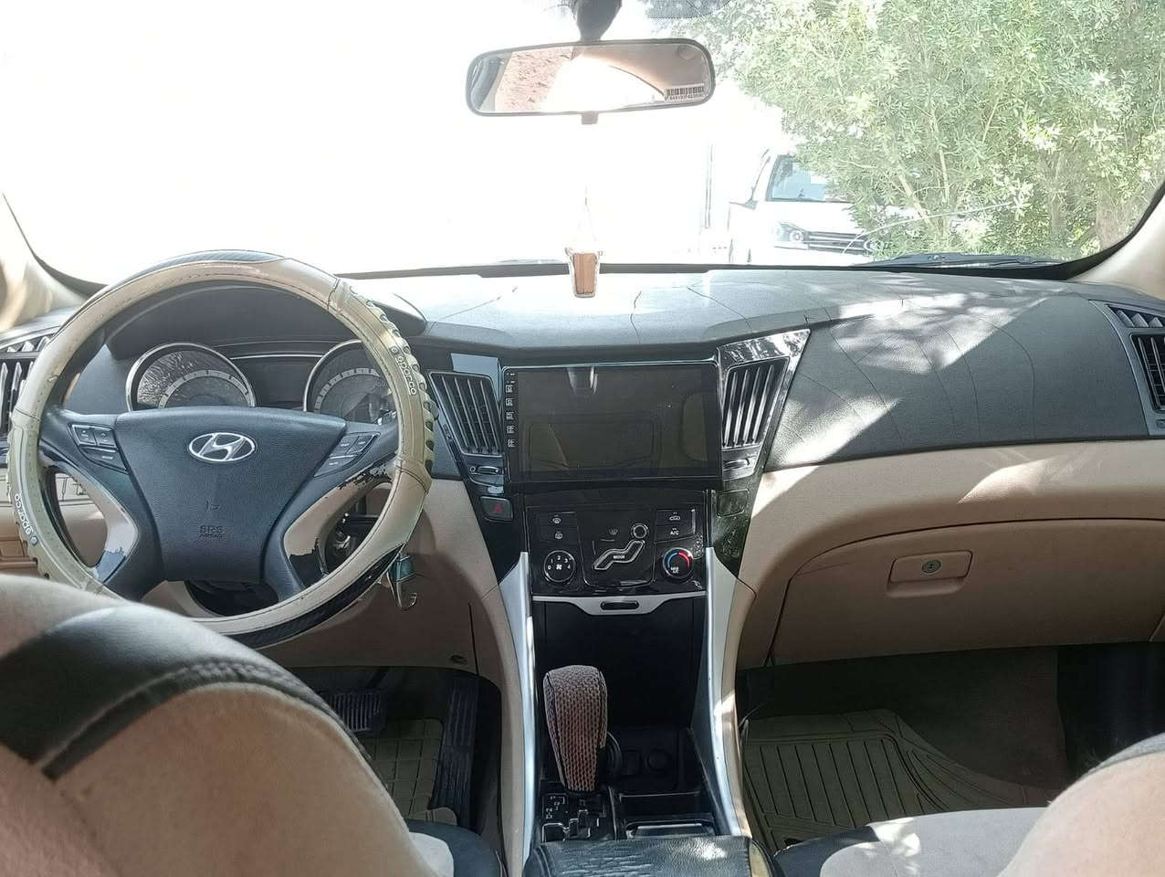 السلام عليكم ورحمة الله وبركاته سياره سوناتا للبيع موديل 11مضلع خليجي 2400 فول بطن تبريد قطعتين رقم اربيل نكليزي بسمي رقم الهاتف ***********
