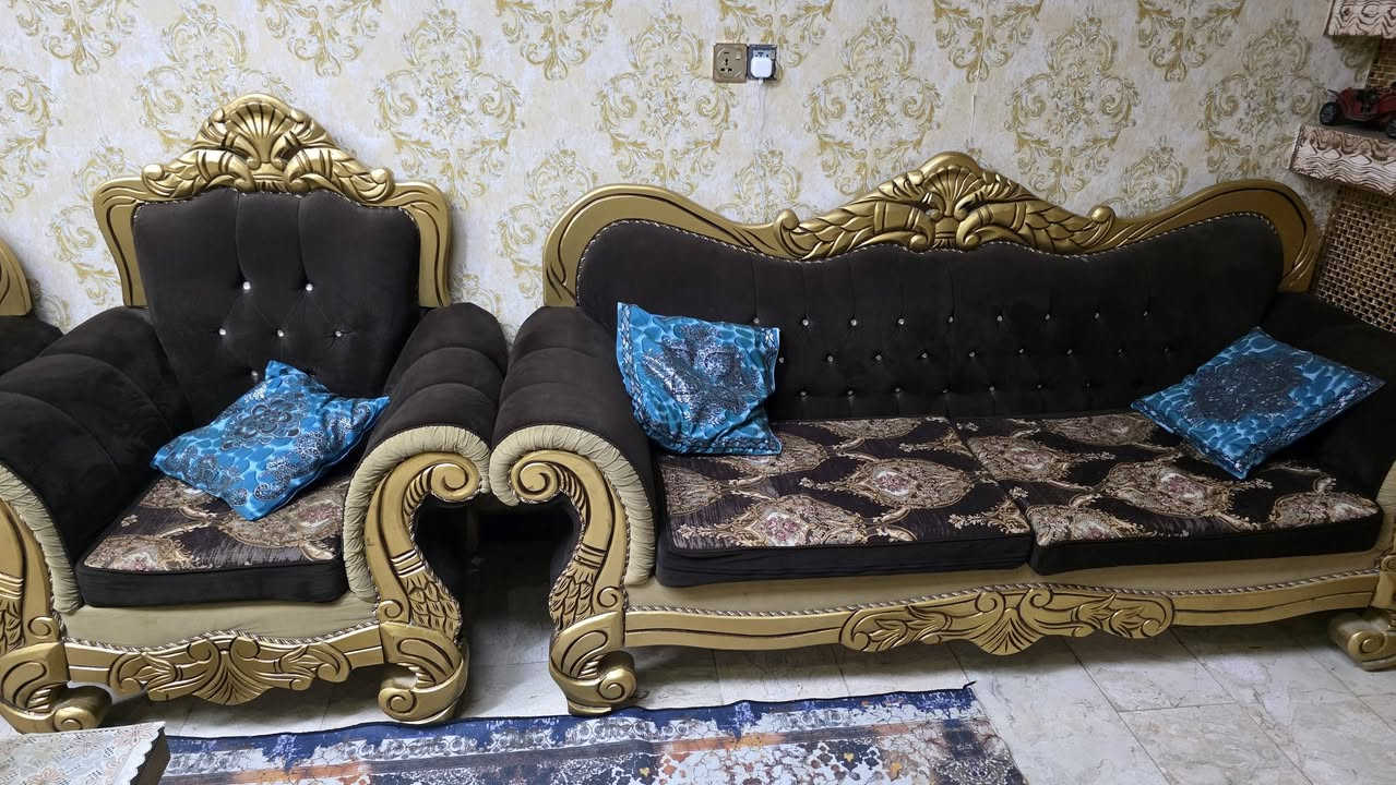 السلام عليكم تخم رئاسي للبيع عدد المقاعد ١٨ استعمال سنة النظافة ٩٥% للاستفسار الاتصال على الرقم ***********
