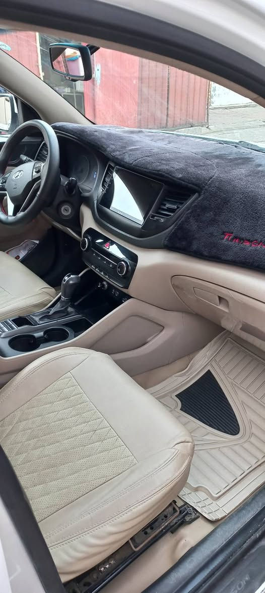 هونداي توكسان
مابيها الصبغ ولا تبديل ولا حالوب
سنويه  وهزه جديد باسمي
بيها ورقه بانزين
رقم سليمانيه 
185 وبيها مجال قليل
***********
