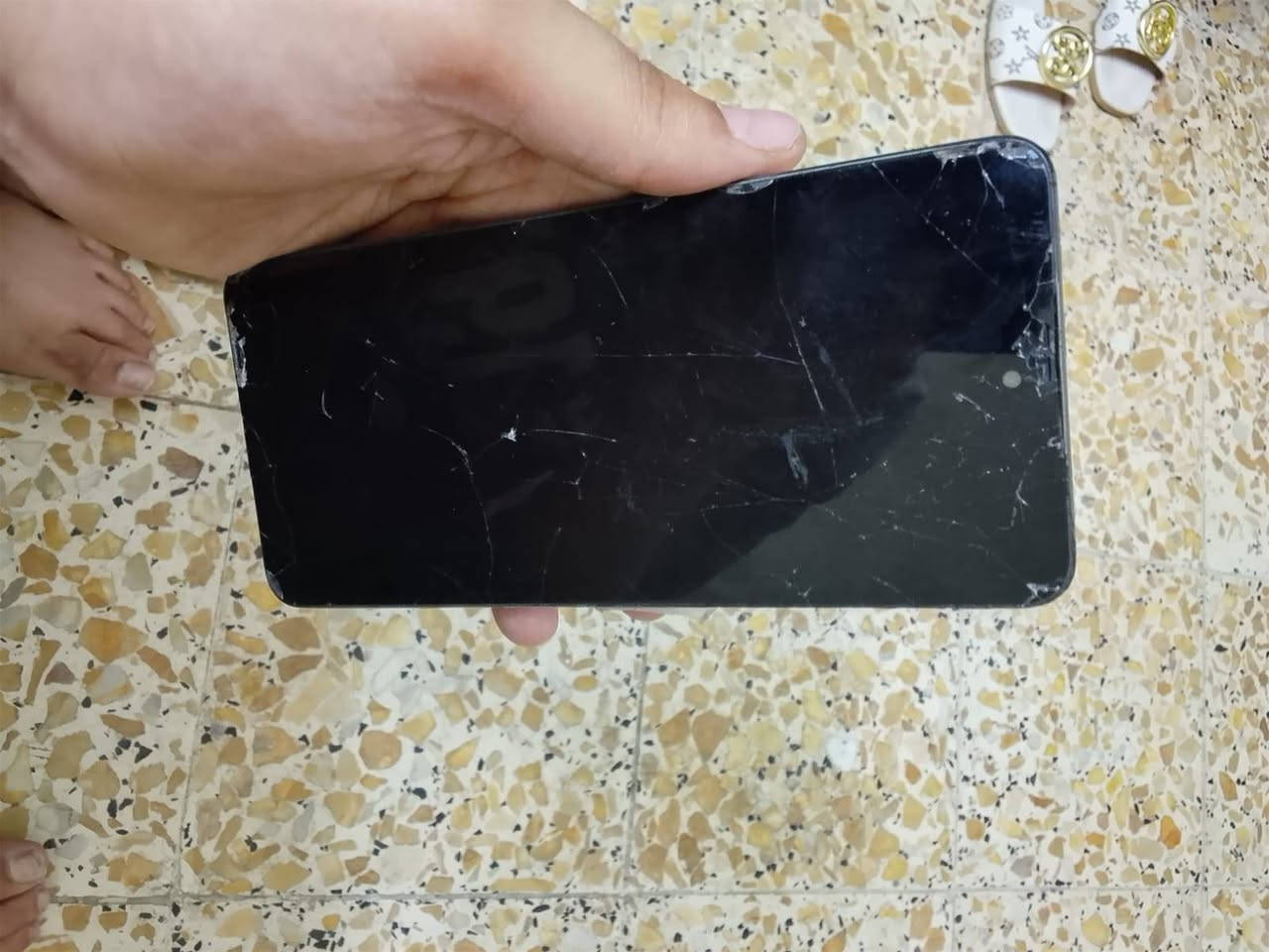 السلام عليكم جهاز ريدمي للبيع مكتبه 256 رام 8 مكانه بغداد الامير الثانيه سعره 100 وبمج للشراي رقمي ***********
