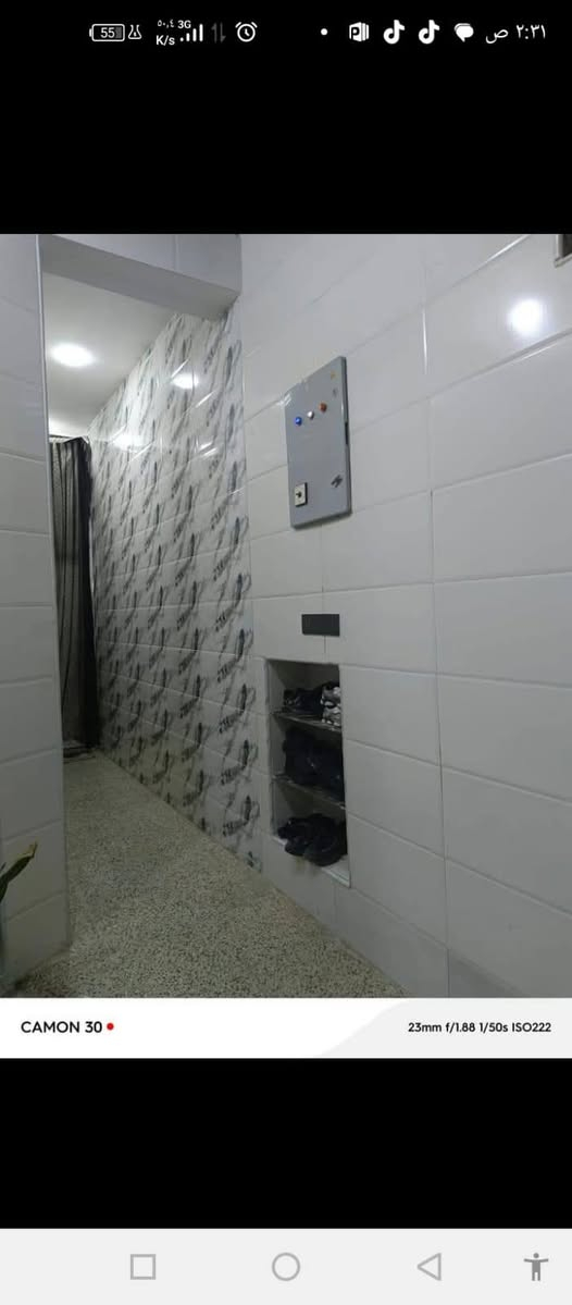 سلام عليكم بيت للبيع 100متر زراعي قاطين اب شارع للمستشفى الفضيليه الجديدة منطقة حي السلام بناء جديد السعر 110 والانتصال ***********
