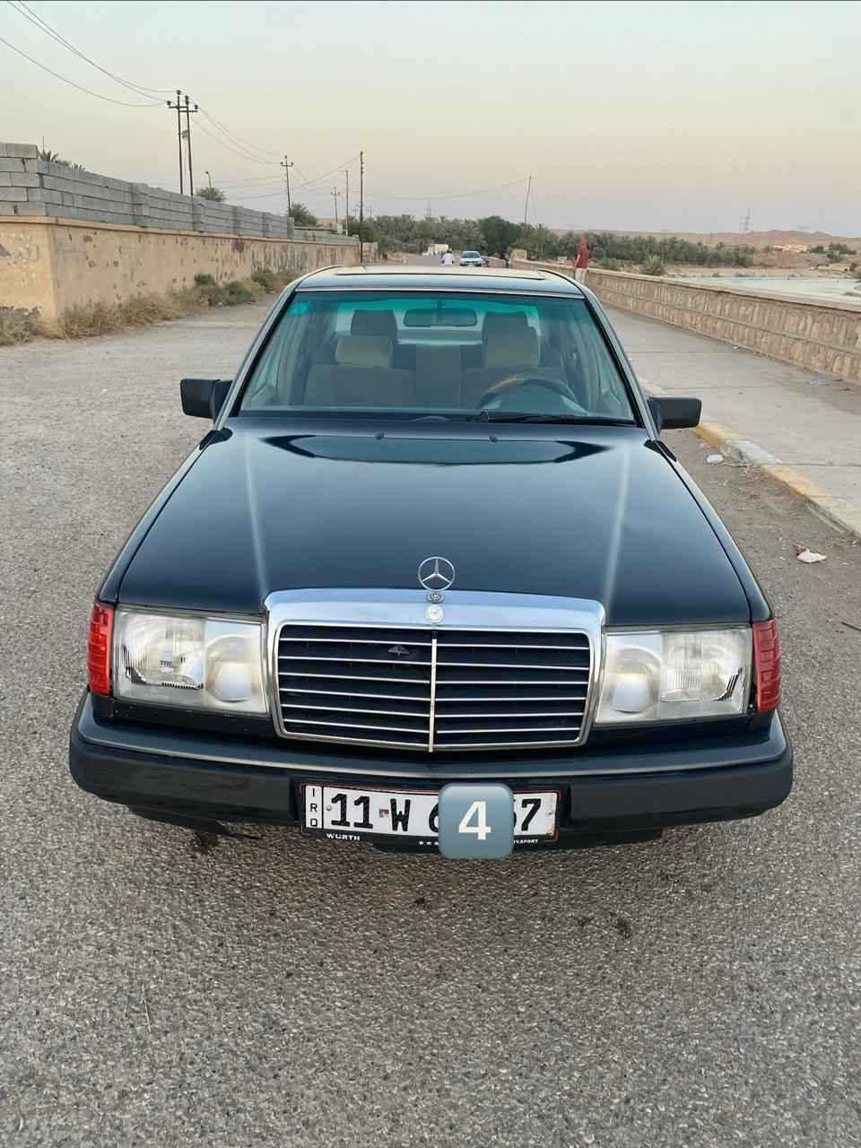 سيارة مارسدس دب 300 للبيع مديل 1992 رقم بغداد التواصل مع صاحبهة مكان ديالى حمرين  ‏‪***********‬‏ المقدادية, ديالى
