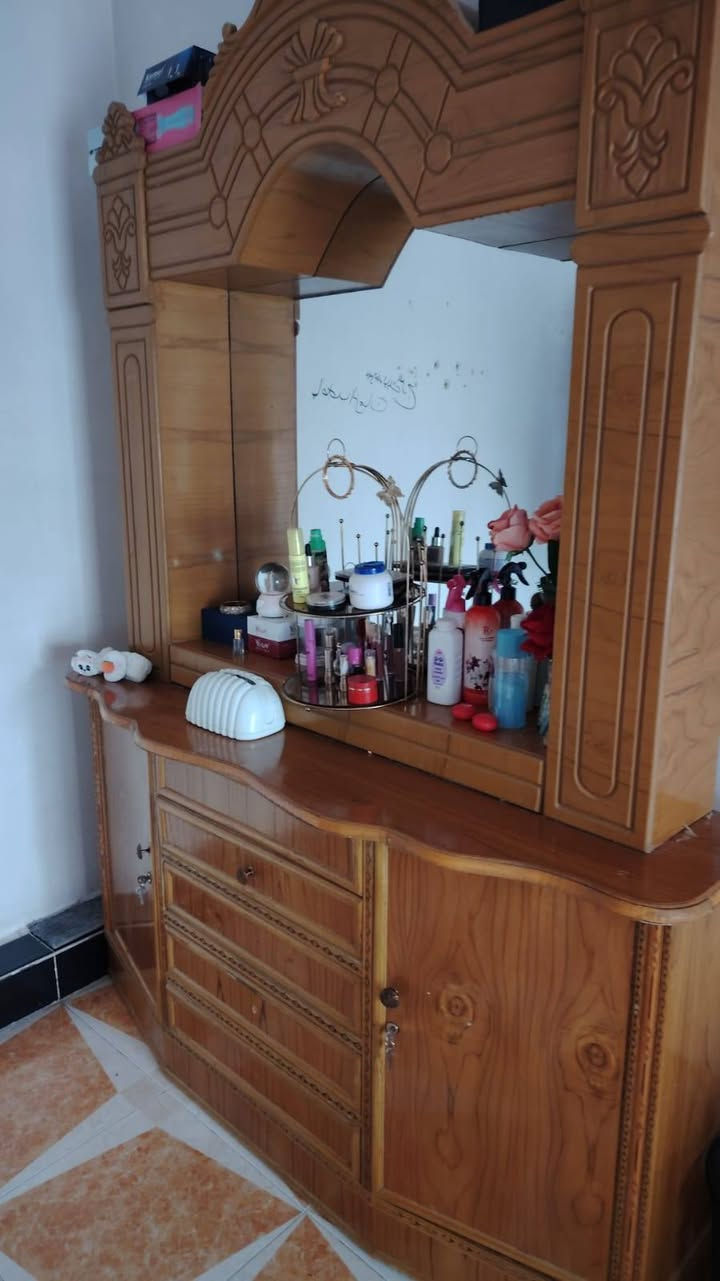 غرفه تسكام استعمال قليل
سعر 1250
***********
(الصور ما واضحات الحقيقه احله)
