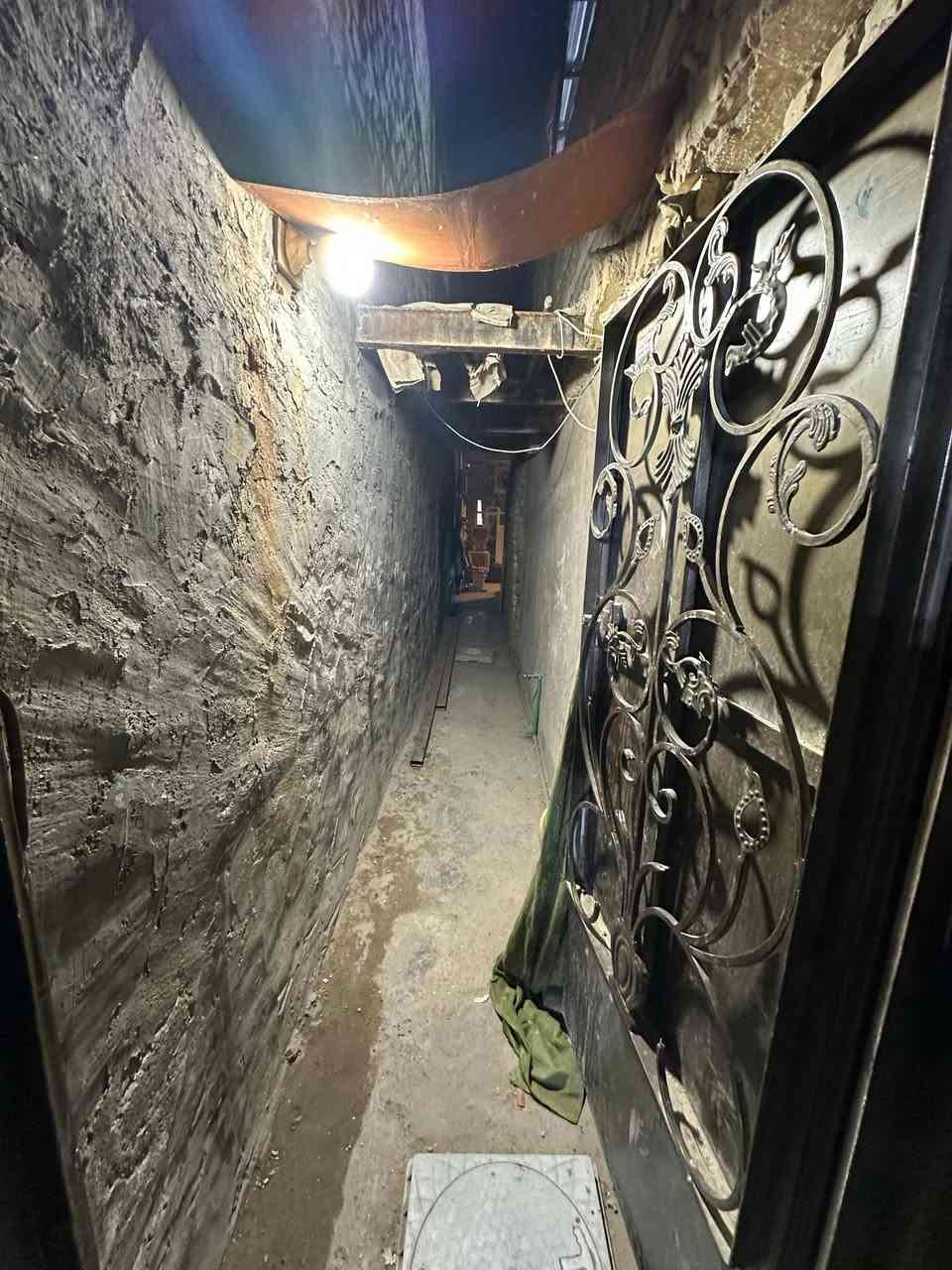 ​🏡 دار للبيع في بغداد - الشعلة (الرحمانية) 🏡
📍 الموقع:

بغداد / الشعلة / الرحمانية - قطاع 22 (دربونة ملا محسن).

​📐 تفاصيل المساحة والنوع:

​المساحة: 80 متر مربع.

​نوع العقار: قطة خلفي طابو صرف

​حالة البناء: بناء حديث ونظيف (بناء بعد السقوط).

​عدد الطوابق: طابقين.

​🏢 تفاصيل الغرف والتصميم:

​الطابق الأرضي: غرفتين نوم + مطبخ + حمام ومشتملاته.

​الطابق العلوي: غرفتين نوم.

​📞 للاستفسار والاتصال:

يرجى التواصل عبر الرقم التالي: ***********
