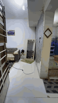 مشتمل ايجار طابق ثاني 300 الف ه***********
