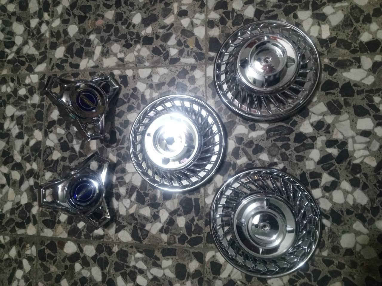 السلام عليكم 
كبات جدد ب ١٥
مرايات جدد ب ١٠
علامه تكسي ب ١٥
بغداد مدينة الصدر  سوق الحي
***********
