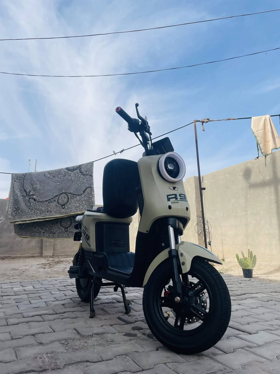 دراجه شحن/R9
موديل/2025

22/أمبير 

كفاله عامه من اي شي كلشي شغال أشاير يمناا يسره بعدهي بتراب الشركه

لايت عالي ناصي سماعه بلاتوث 

البصره/الهارثه

السعر خاص/***********
