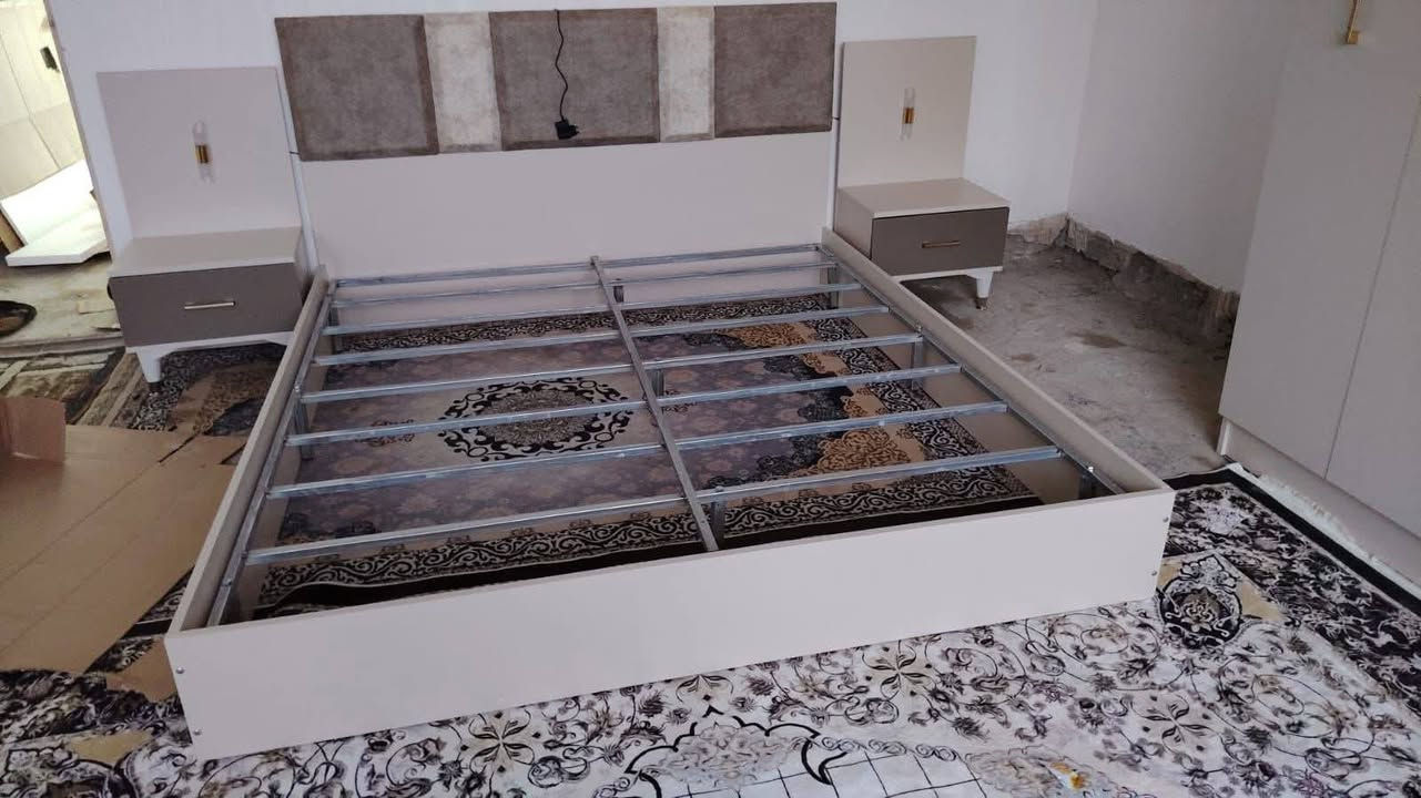 غرفه النوم للبيع سعرها 200 اذا يحب يتواصل هذا رقمي   0777 544 4072
