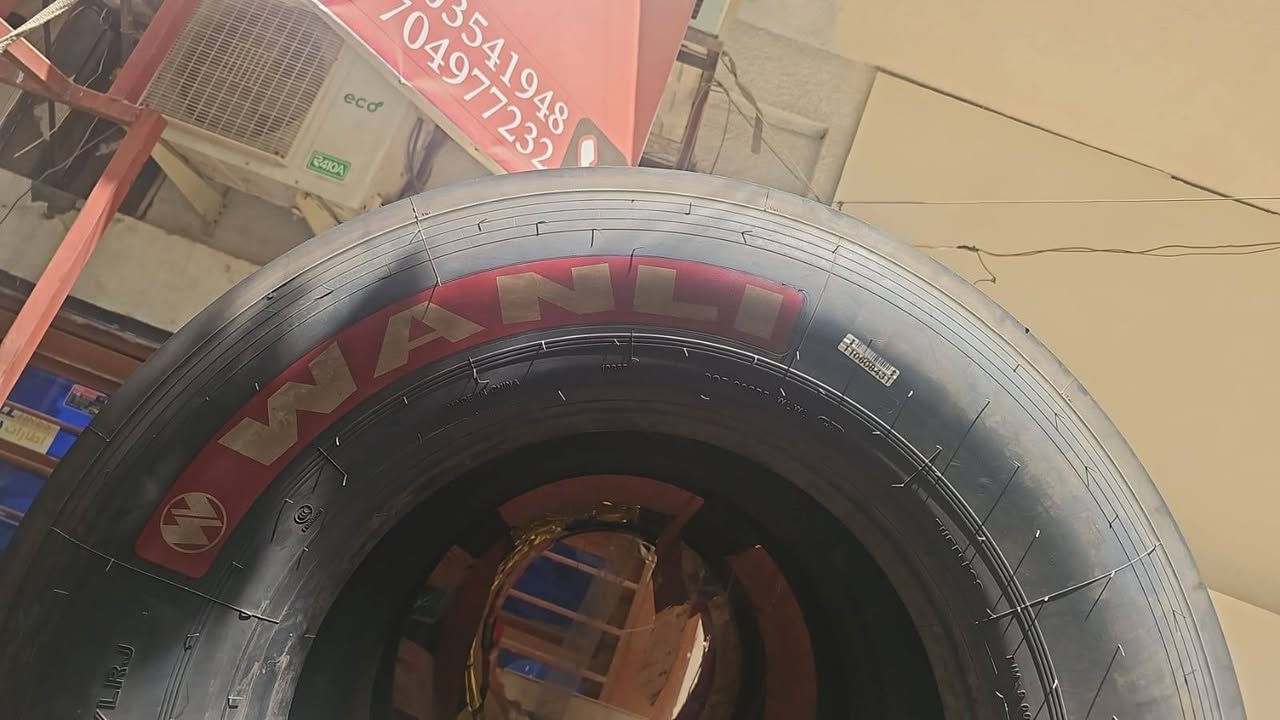 السلام عليكم
توفر لدينا اطارات ولي 
صيني درجه اولى بكفاءة عاليه 
اطارات باص قياس 
295/80/22.5
انتاج نهايه 23 
النقشه المرغوبه وتكون صفحه الاطار ملس 
ويوجد لدينا كميه 
والسعر مدعوم وعليه خصم 
الرقم ***********
العنوان الكراده مجمع مشن معسكر الرشيد السامرائي
