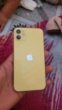 ايفون ١١ عادي اصفر مبدل شاشه وبيه شويه ضلال اسود وتكنيك مايوصل مسافات ...